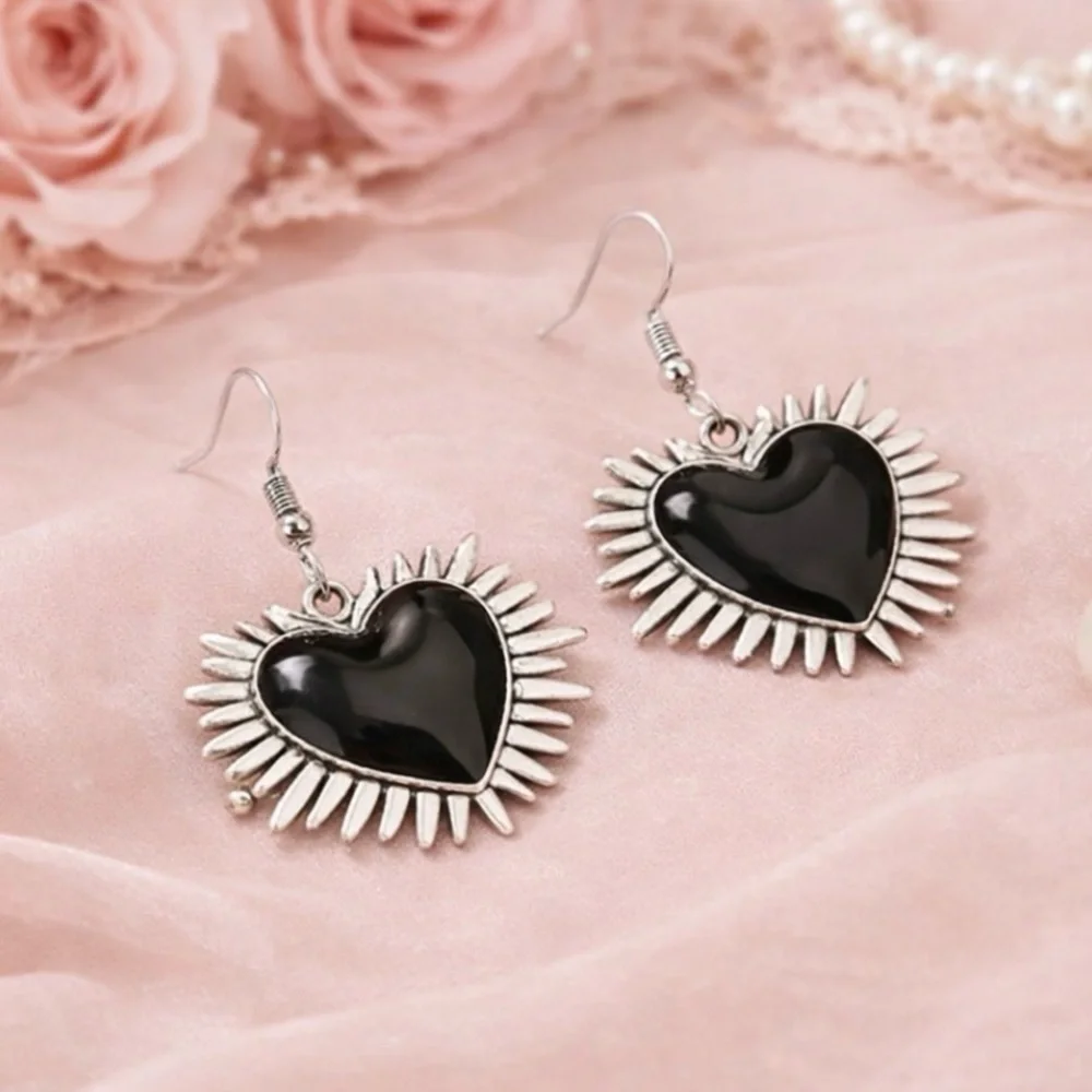 ✨ModCloth Morven Black Silver Heart Earrings